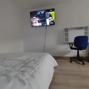 Chambre Prive Dans Une Maison Avec Terrasse Et Jardin Salles De Bain Partagees , Lille France